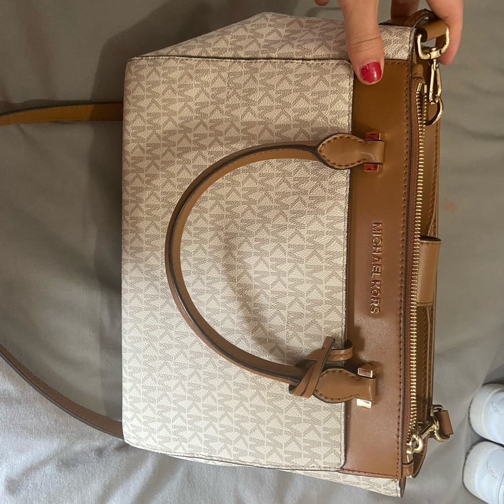 Michal Kors Cross body bag
